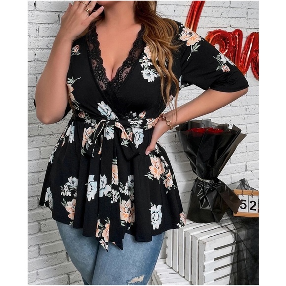 Plus Floral Print Lace Belted Top - Picture 2 of 9